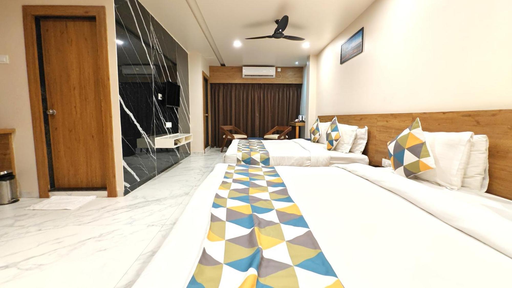 The Sky Imperial Unity Inn Garudeshwar Экстерьер фото