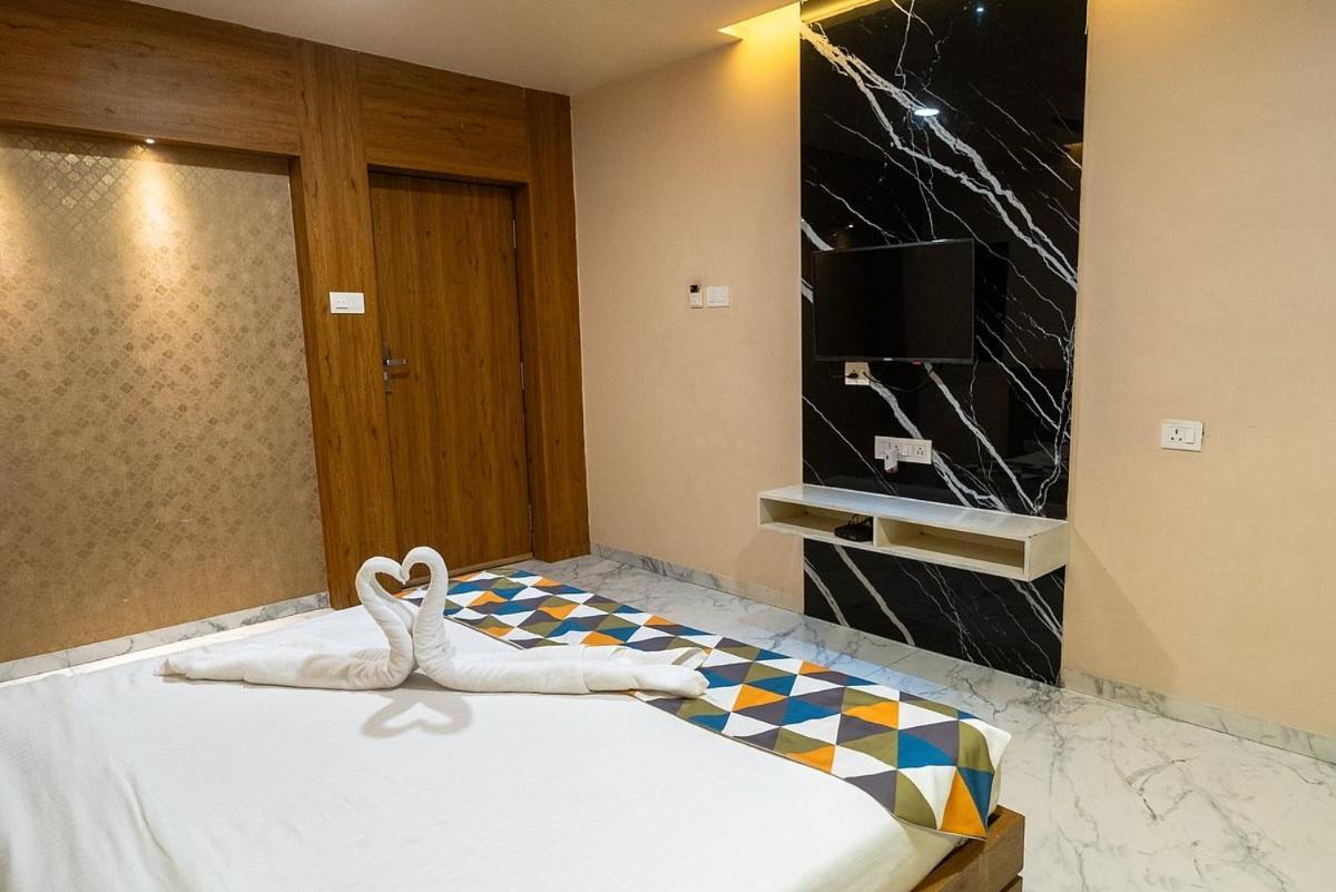 The Sky Imperial Unity Inn Garudeshwar Экстерьер фото