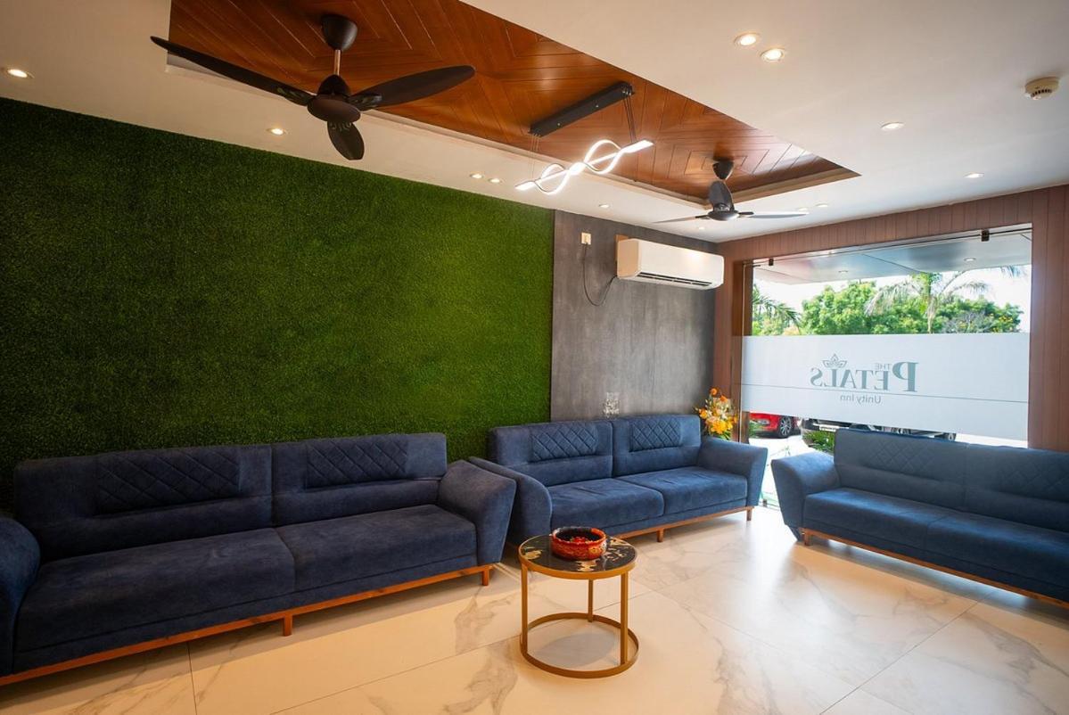 The Sky Imperial Unity Inn Garudeshwar Экстерьер фото